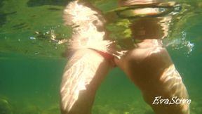 peeing underwater and washing my pussy