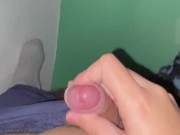 Tocando mi pequeño pene (ESPERABA SACAR MAS LECHE)