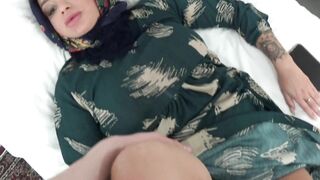 ساک زدن نامادری حشری و شهوتی که تازه از خرید اومده خونه و شوهرش خونه نیست