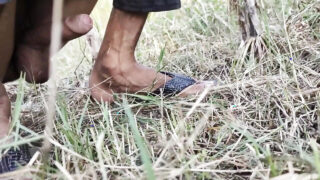 Amatur desi yang belum dipotong menghisap zakar besar sebelum creampie dubur yang sengit berdebar-debar