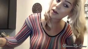 Amateur webcam babe Briana Lee shows off her big tits and masturbates