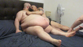 Stopy, trójkąt, mały, tatuś, gruby – niedźwiedź amator europejskie pulchne gejowskie dziwki są analnie ru*chane, duży kutas