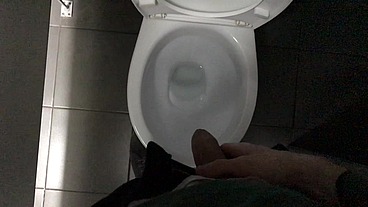 RISKY! JERKING OFF IN A PUBLIC TOILET (23cm) / Teen Boy / Cute Boy / Hidden