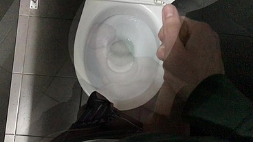 RISKY! JERKING OFF IN A PUBLIC TOILET (23cm) / Teen Boy / Cute Boy / Hidden