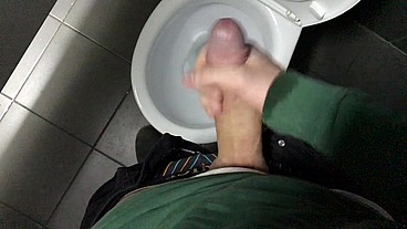 RISKY! JERKING OFF IN A PUBLIC TOILET (23cm) / Teen Boy / Cute Boy / Hidden