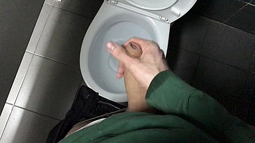 RISKY! JERKING OFF IN A PUBLIC TOILET (23cm) / Teen Boy / Cute Boy / Hidden