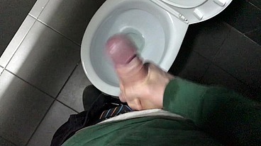 RISKY! JERKING OFF IN A PUBLIC TOILET (23cm) / Teen Boy / Cute Boy / Hidden