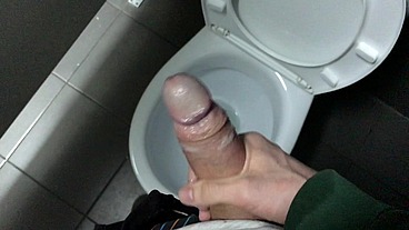 RISKY! JERKING OFF IN A PUBLIC TOILET (23cm) / Teen Boy / Cute Boy / Hidden