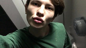 RISKY! JERKING OFF IN A PUBLIC TOILET (23cm) / Teen Boy / Cute Boy / Hidden