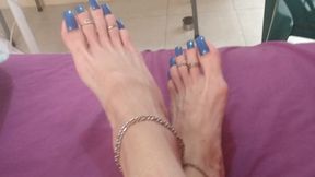 Blue toes nails polish