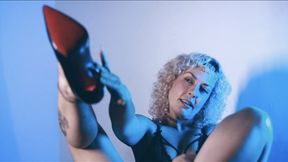 Gorgeous Marilou is Back to Evol Feet: Foot Worship and Hot Masturbation With The Queen