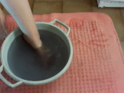 Very dirty feet for Nicoletta so dirty that she washes them in a basin. Do you want to spy on her?