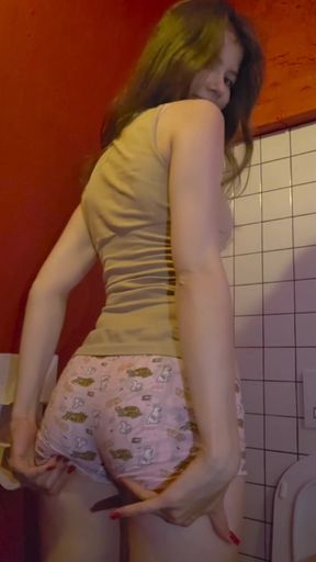 💕This girl loves to tease you in the public bathroom!