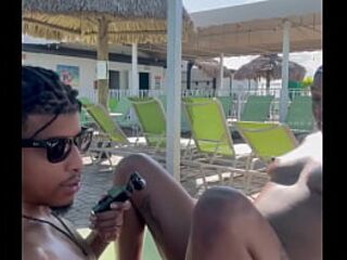 Would u bang in front of a crowd ?