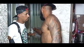 O montador de m&oacute_veis n&atilde_o resistir ao imperador do sexo Vitor Guedes e fode gostoso.