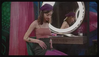 Sasha Paige: Solo in Stunning Purple