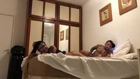 pistolinha anao chamou seu amigo para dividir sua amiga os dois comer ela junto que gostosa isso sim e amigo