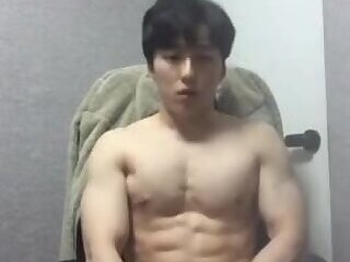 (3) This hot guy is Choi Chang Yub (Choi Chang Yeob) ?