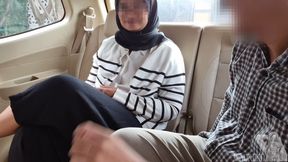 Hiding From Husband, I Ask My Hijab Step Sister Minokiiko Get Into the Car