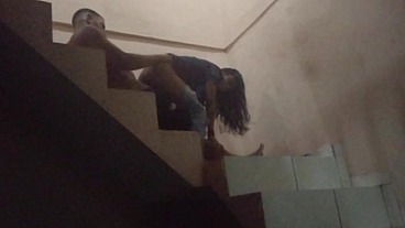 Comi o cu da sapatão filha da empregada na escadaria da garagem do prédio, fomos pagos no flagra. (Jasmine santanna)