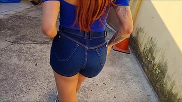 vi uma gostosa na rua, chamei ela pra entrar em casa e comi o cu dela no pelo