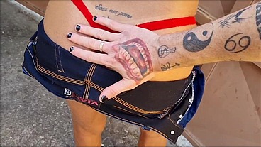 vi uma gostosa na rua, chamei ela pra entrar em casa e comi o cu dela no pelo