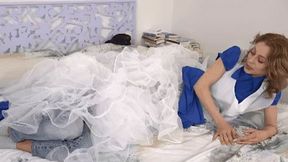 You don't know how to escape under the skirts of the two Alices ! ( MP4 - MOBILE VERSION )