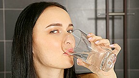 Sasha Sparrow in Gushing Debut at Puffy Network - WetAndPissy