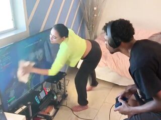 Stretch and Carmela Clutch Fortnite Chronicles part one