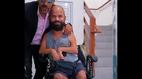 UMA FODA ESPECIAL COM O CADEIRANTE FOGOSO . LEITEI E MIJEI NO PUTO