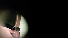 Flagra mijando no banheiro p&uacute_blico