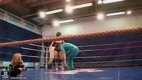 Mandi Dee and Tiffany Doll set up so belligerently because they want to get their pussies licked