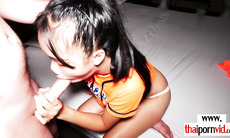 Amateur Thai bargirl is ready to fuck