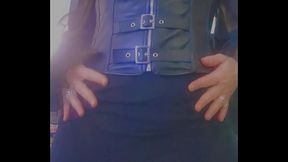 Il me baise le cul en levrette et en cowgirl et jouie sur mon visage