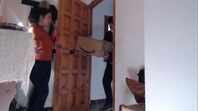 HOME DELIVERY MAN STRANGER BLOWJOB SURPRISE