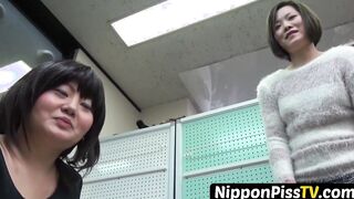 Japanese beginner recorded pissing and cleaned subsequently