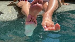 Perfect Pedicures In The Pool (WMV HD)