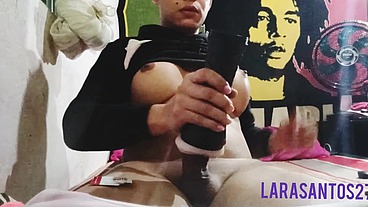 Brincando com masturbador bem gostoso doido pra brincar com um cuzinho ou uma boquinha bem quentinho me sigam no Twitter @larasantos27of Instagram @larasantos22ofsp