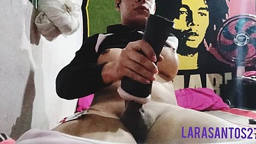 Brincando com masturbador bem gostoso doido pra brincar com um cuzinho ou uma boquinha bem quentinho me sigam no Twitter @larasantos27of Instagram @larasantos22ofsp