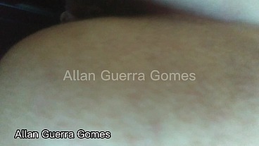 Anã com sua Micro Bunda toda empinada levando rola na sua bucetinha dentro do carro do lutador de MMA Allan Guerra Gomes