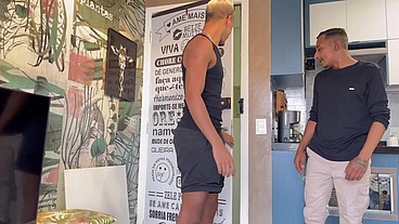 Vizinho Casado, veio pedir um copo de Leite, e saiu com o rabo cheio !!!