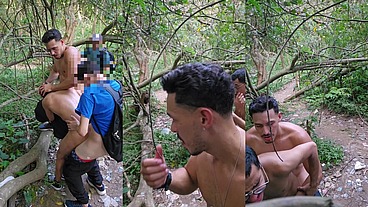 Dando pra um pauzudo na trilha quando apareceu mais dois. Acabei ganhando leite de todos. - Red II