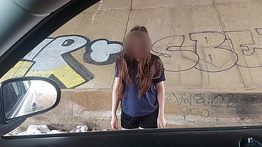 Jovencita pepenadora es follada por ayuda económica #1