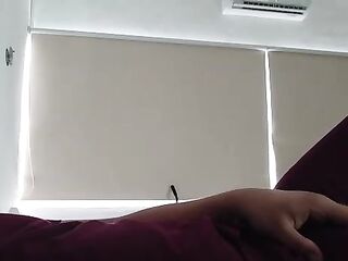 Tocandome en mi cuarto y disfrutandome