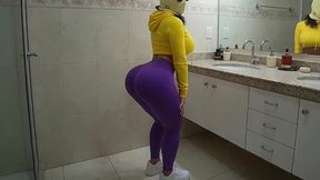 Petite Big Ass Stepsister Twerking in the Bathroom