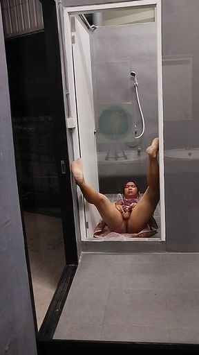 FN120 The bathroom door of happiness   Clip 1