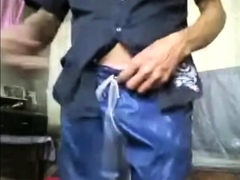 Sri Lankan guy jerking of for Web Cam