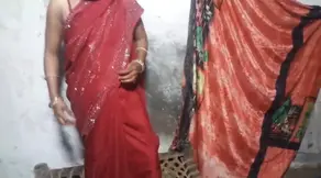 Bhabhi gets fingered while wearing a red sari