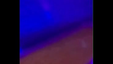 Ruiva casada chupa marido no chuveiro e leva gozada na cara e logo depois vai na balada brinca com as amigas e faz boquete em desconhecido