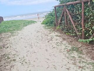 Punheta arriscada na rua e moça estranha viu!